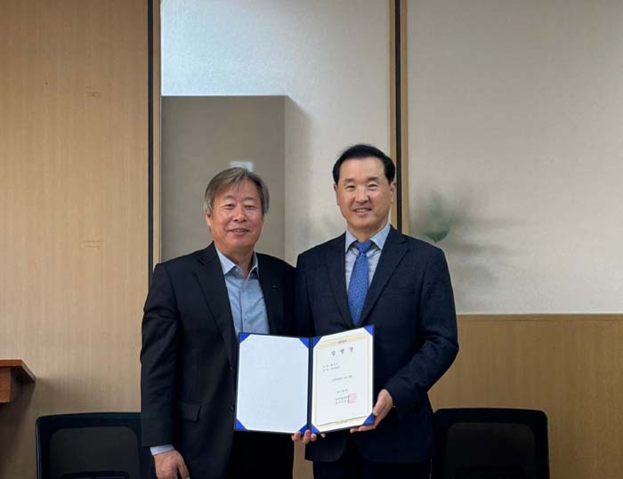 에디터 사진