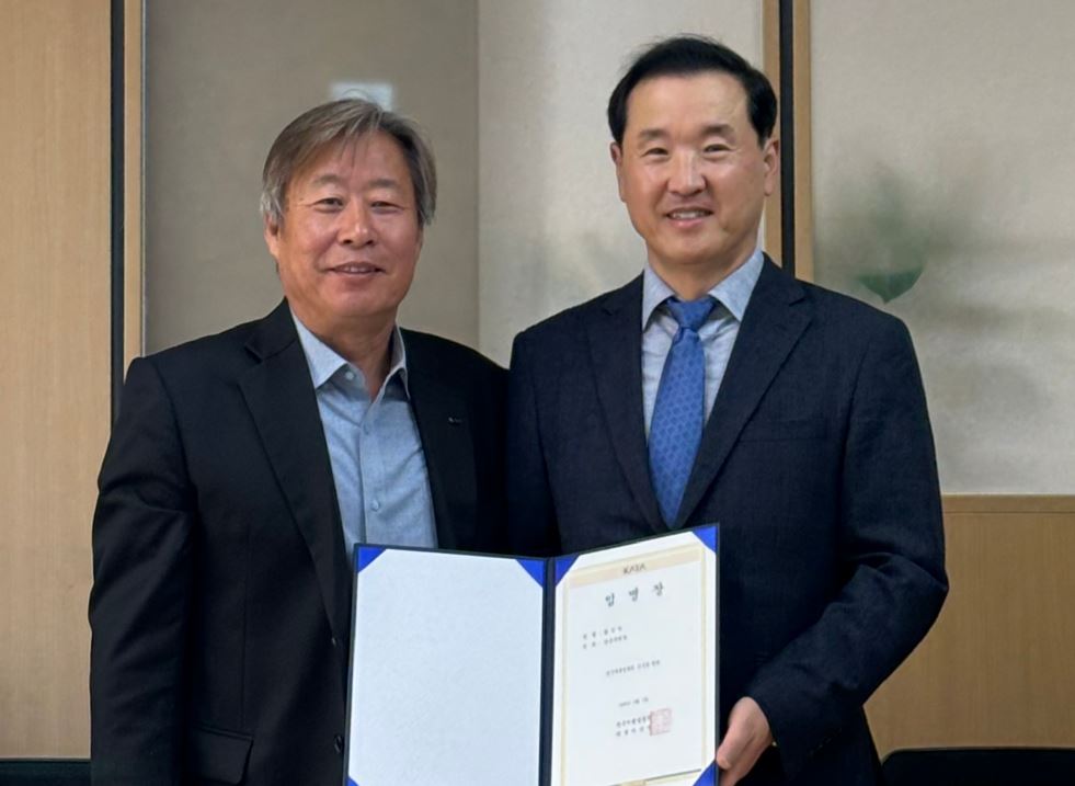 에디터 사진