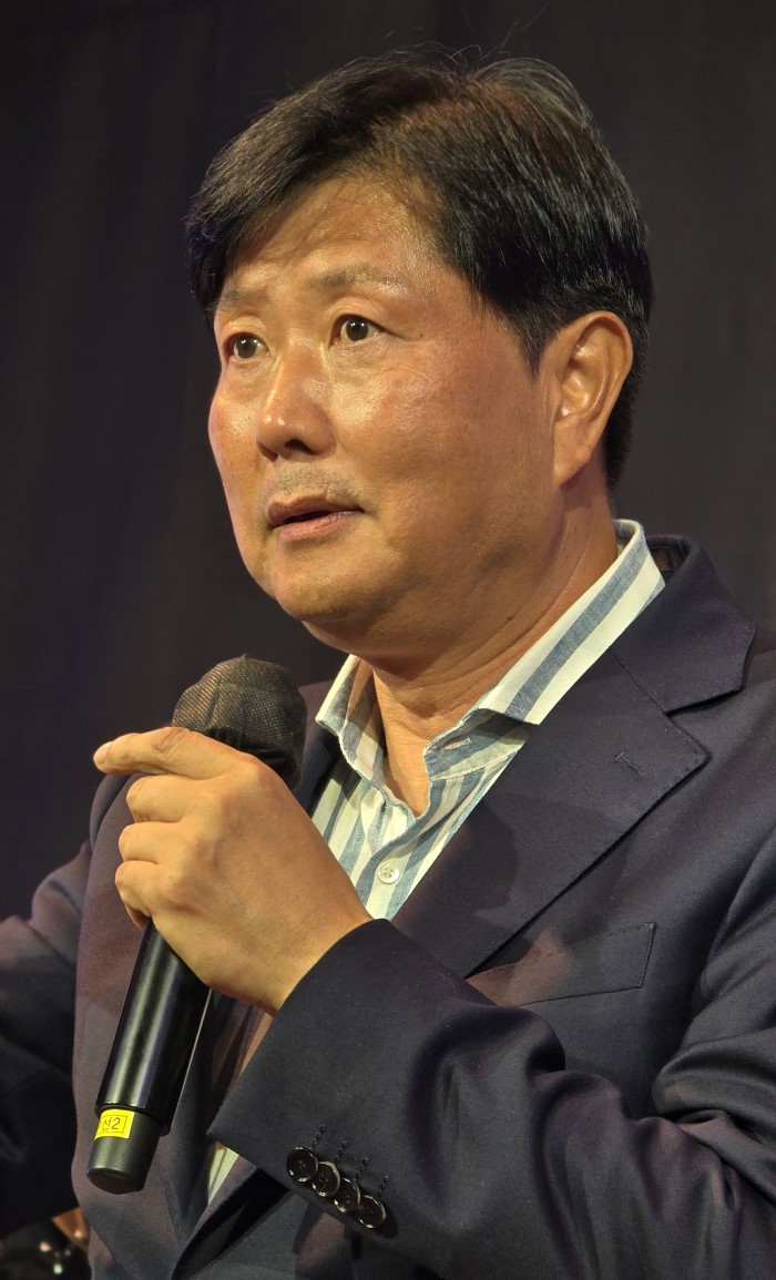에디터 사진
