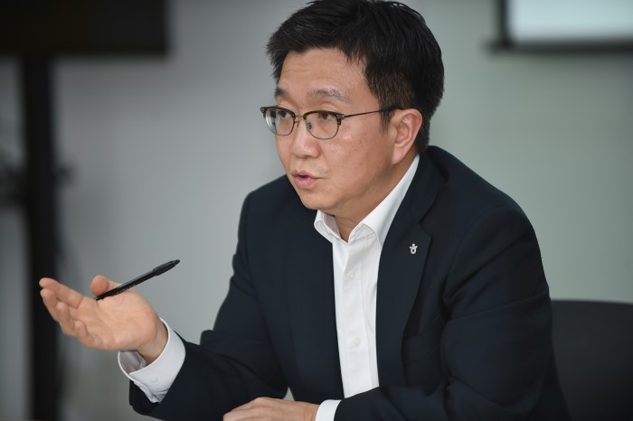 에디터 사진