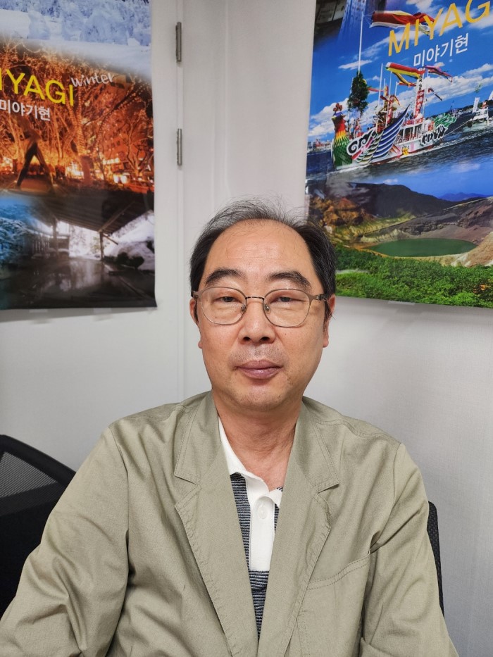 에디터 사진