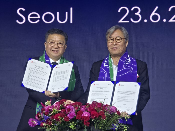 에디터 사진